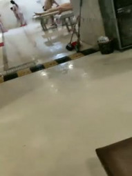 吊钟大奶无良骚妹子浴筐内暗藏摄像机偸拍国内某大众浴室女士间内部春光自己都出镜了也不怕